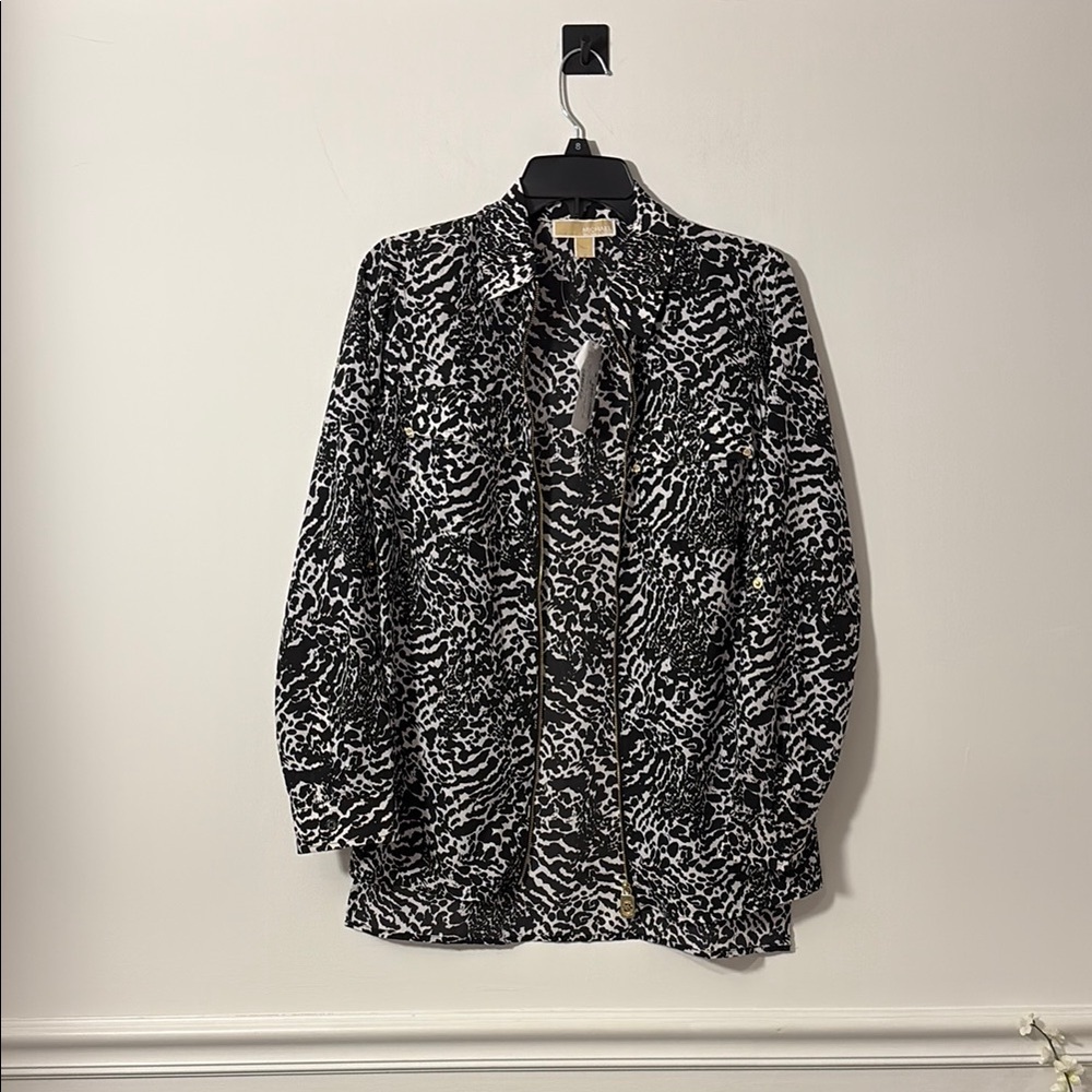 Black And White Lightweight Shirt Jacket With Abstract Print